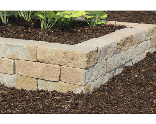 Beetbegrenzung aus Steinquadern