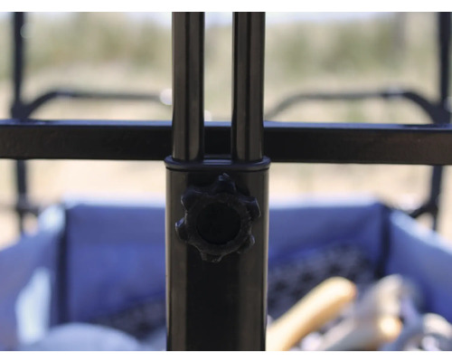 Detailansicht eines Bollerwagens mit Einstellknopf