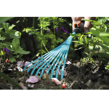 Gartenrechen zum Reinigen des Bodens
