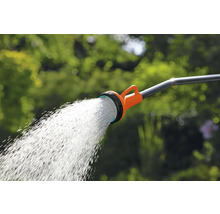 Gießstab mit Wasserstrahl für die Gartenbewässerung