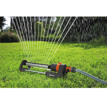 Premium Viereckregner GARDENA 250 Rasensprenger zur Bewässerung von rechteckigen und quadratischen Flächen von 105 - 250 m², Reichweite 7 -17 m, mit modernem und robustem Design (8151-20)-thumb-2