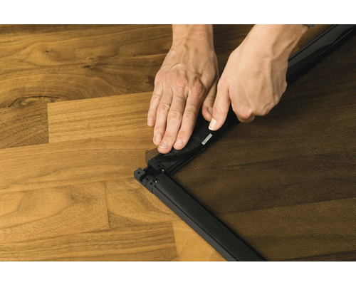 Montage eines Insektenschutzgitters