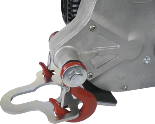 Detailansicht einer Handseilwinde mit Haken