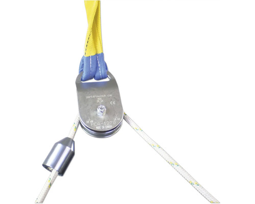 Seilrolle mit gelbem Gurtband und Seil