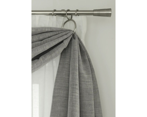 Gardinenstange mit Vorhang und Gardinenringen