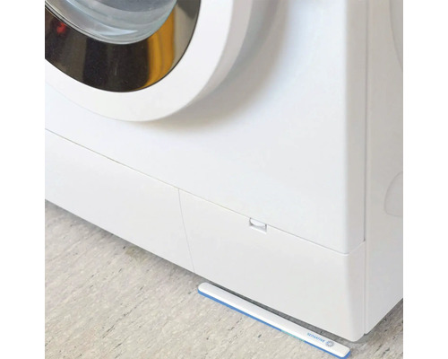 Waschmaschine mit Wassermelder am Boden