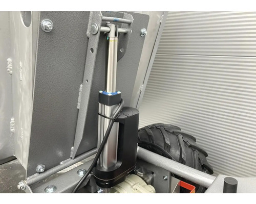 Detailansicht eines Kippmechanismus mit Hydraulikzylinder