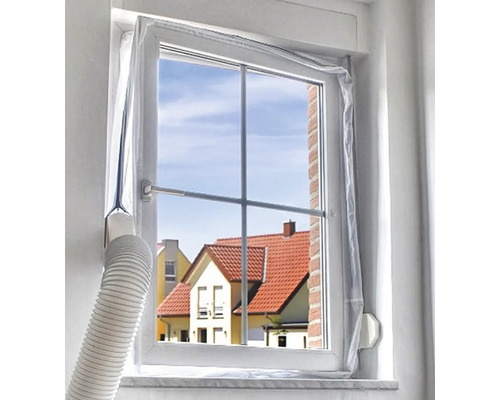 Fensterabdichtung für Klimaanlage mit Abluftschlauch an einem Fensterrahmen