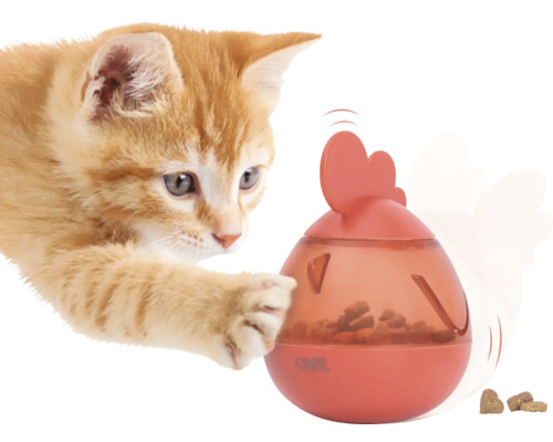 Katze spielt mit einem Futterspielzeug in Hühnerform