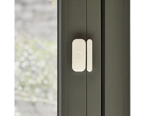 Yale Logo Fensterkontaktsensor am Fensterrahmen
