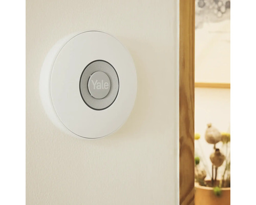 Yale Logo auf runder Bedieneinheit an der Wand