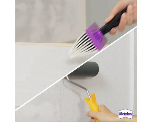 Farbe auftragen mit einer Streichbürste und Farbwalze