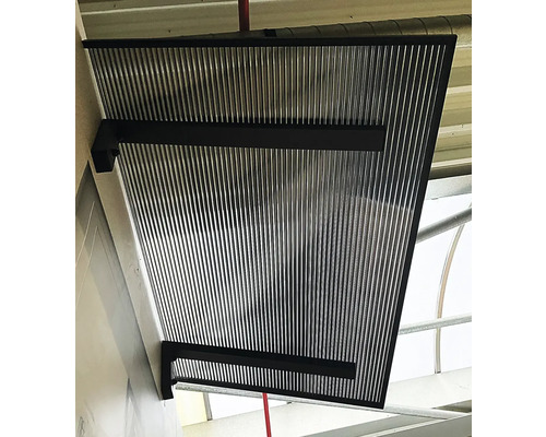 Lamellen Vorhang mit Halterungen zur Wandmontage