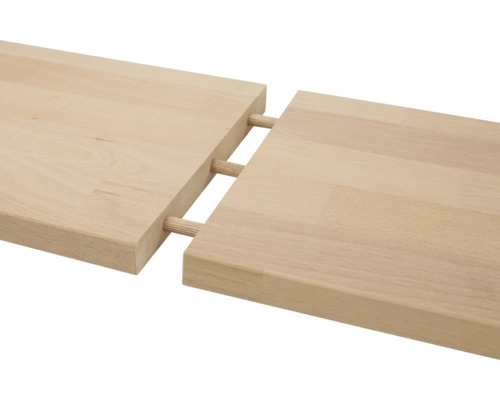 Zwei helle, rechteckige Holzplatten werden mit drei Dübeln verbunden.