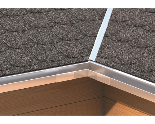 Dach mit Bitumenschindeln und Dachrinnen-System