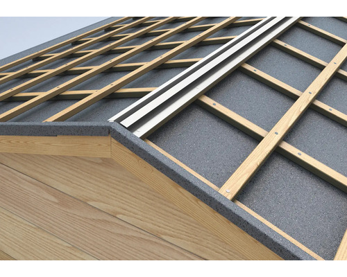 Ansicht eines Dachaufbaus mit Holzsparren und Dämmung
