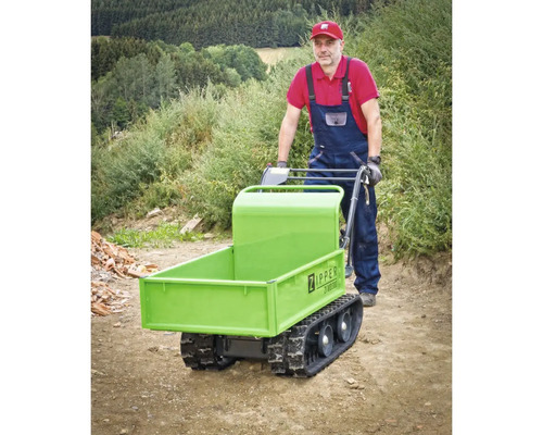 Raupendumper mit Bediener auf unebenem Gelände. Ideal für den Transport von Materialien in schwierigem Gelände.