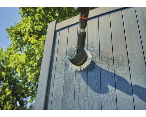 Gardena Bürste zur Reinigung von Oberflächen im Außenbereich