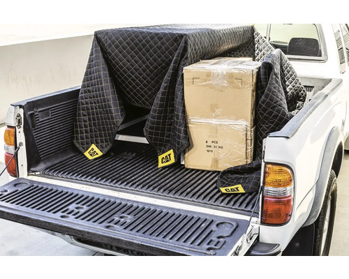 Lastwagenpritsche mit Ladung und CAT Schutzdecke