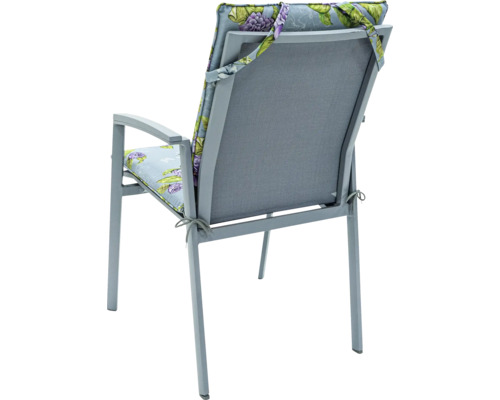 Gartenstuhl mit Aluminiumrahmen und floral gemusterten Kissen