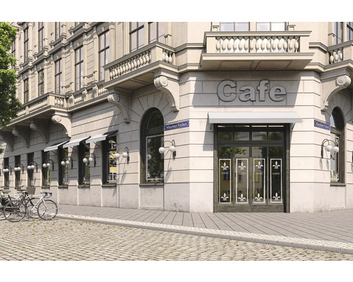 Außenansicht eines Cafés in einem Gebäude mit Markisen und Fahrrädern