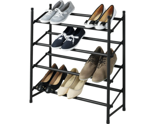 Schuhregal aus Metall mit verschiedenen Schuhen