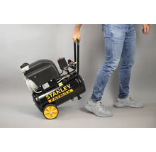Stanley Fatmax Kompressor mit Griff und Rädern wird gezogen