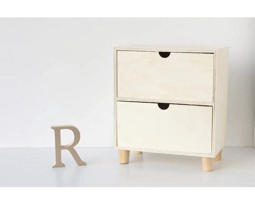 Kleiner Holzschrank mit zwei Schubladen und Holzbuchstabe R