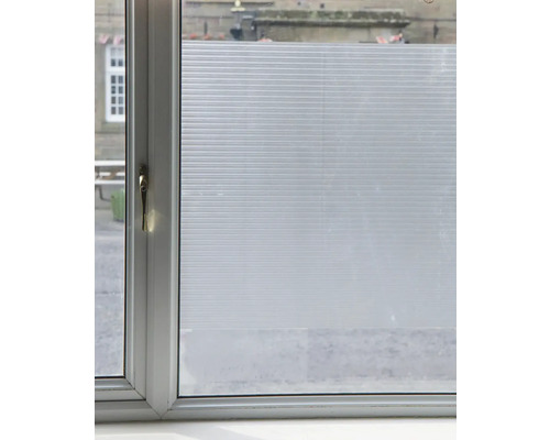 Fenster mit Milchglasfolie zur Sichtisolierung