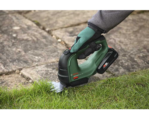 Bosch AdvancedShear 18V Akku Grasschere im Einsatz