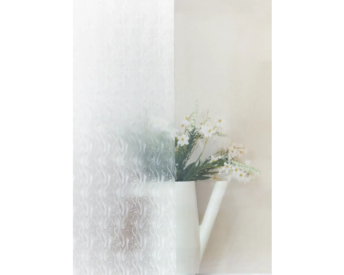 Dekorfolie mit abstraktem Muster neben einem Krug mit Blumen