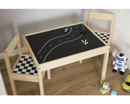 Kindersitzgruppe mit Tisch und zwei Stühlen, Tischplatte mit Tafeloberfläche und Kreidezeichnung