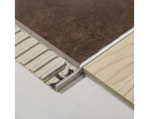 Fliesenprofil zwischen zwei Bodenbelägen