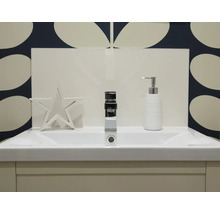 Badezimmer Waschbecken mit Armatur, Seifenspender und Dekoration
