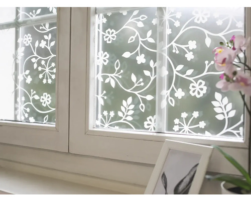Fenster mit floraler Fensterfolie für Sichtschutz und Dekoration