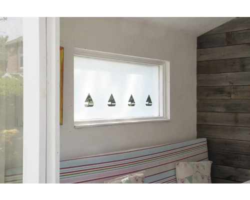 Raum mit Fensterfolie mit Segelbootmotiven