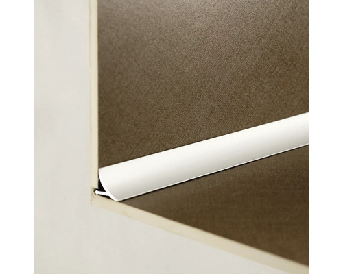 Kunststoff Abschlussprofil an einer Möbelkante