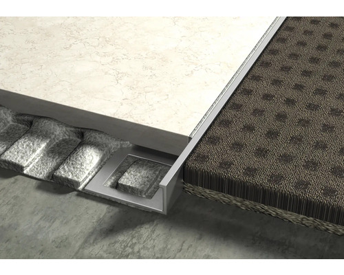 Fliesenprofil zwischen Fliesen und Teppichboden