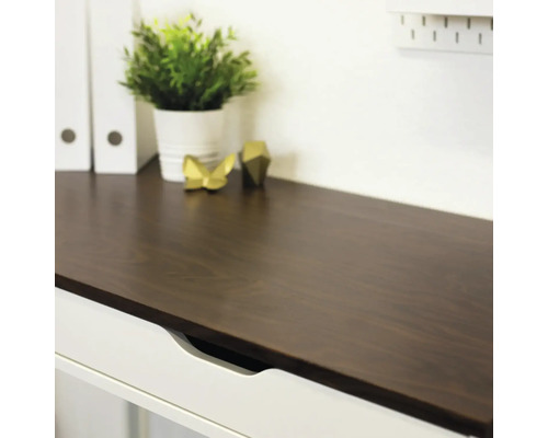 Schreibtisch mit Schublade, Dekoration und Büroartikeln