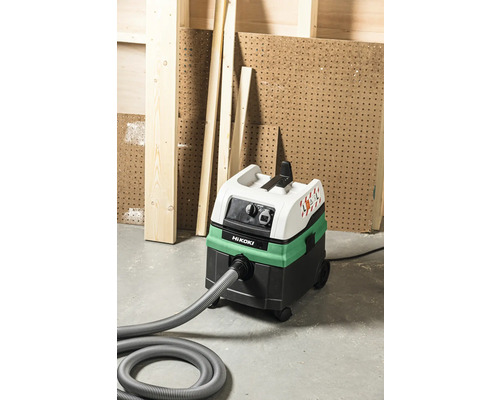 HiKoki Staubsauger zur Nass- und Trockenreinigung mit Schlauch und Rädern
