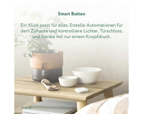 Szene mit einem Smart Button auf einem Nachttisch