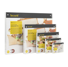 Mehrere Magnetische Posterrahmen der Marke Securit in verschiedenen Größen.