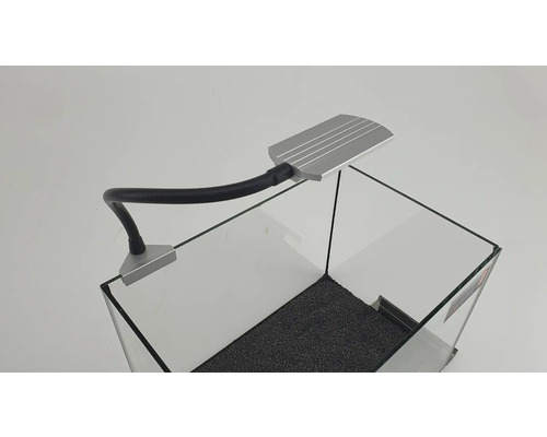 Aquarium mit LED Lampe und Bodengrund