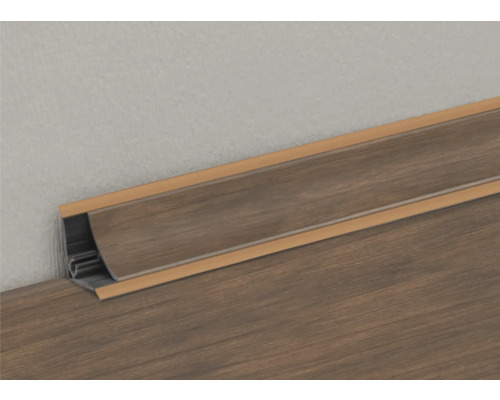 Bodenleiste aus Kunststoff zwischen Wand und Boden