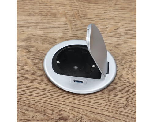 Runde Bodeneinbausteckdose mit geöffnetem Deckel auf Holzboden