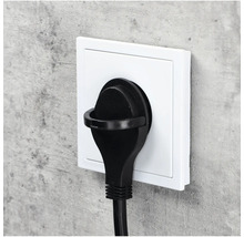 Schuko Stecker in einer Steckdose
