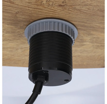 Versenkbare Steckdose mit Kabel in einer Tischplatte