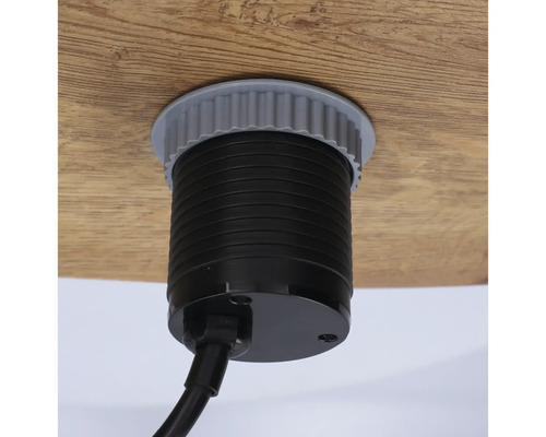 Versenkbare Steckdose mit Kabel in einer Tischplatte