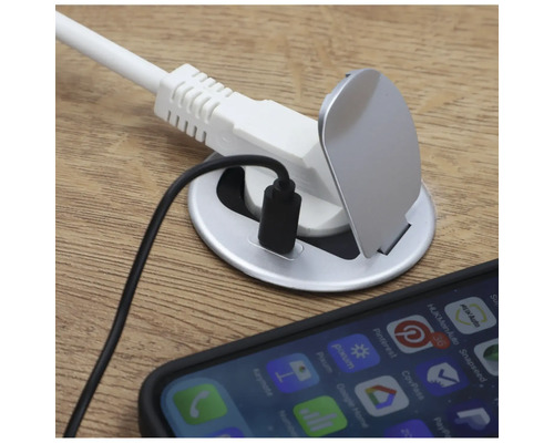 Tischsteckdose mit USB-Anschluss und Stromkabel auf einem Tisch