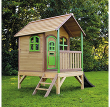 Spielhaus aus Holz mit Leiter und Rutsche im Garten
